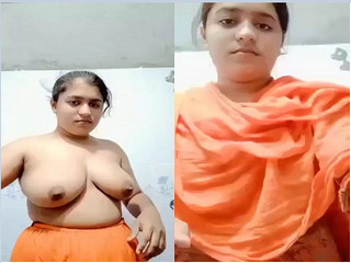 Desi Girl Shows Her Big boobs