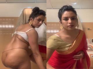 Desi Bhabhi Shows Her Ass