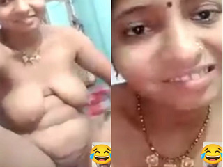 Horny Indian Bhabhi Shows nude Body On VC